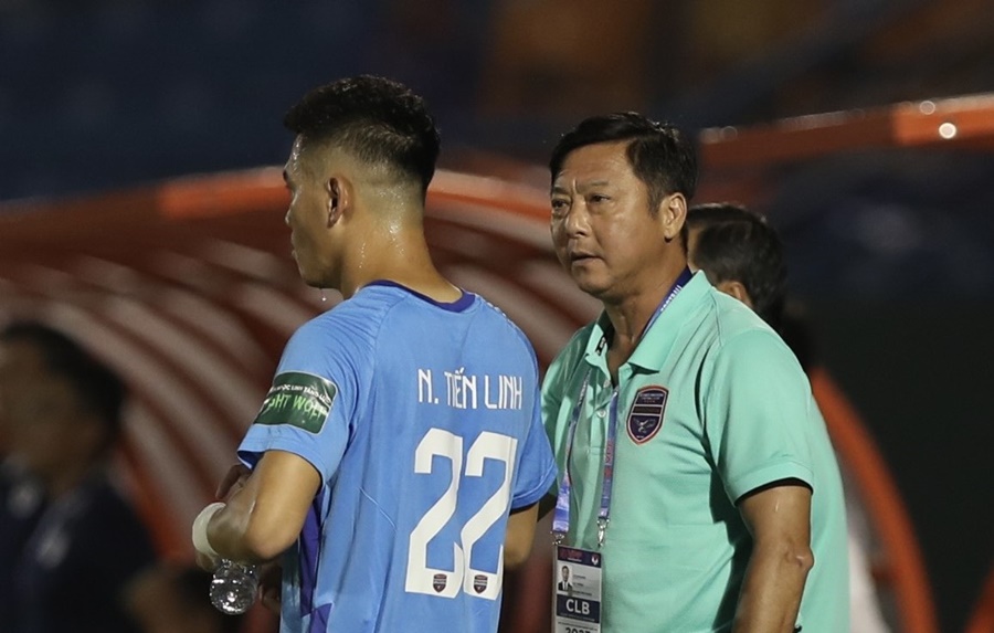 Tiến Linh ghi bàn, HLV Lê Huỳnh Đức bị cầu thủ U22 Việt Nam gieo sầu, có màn ra mắt kém vui
